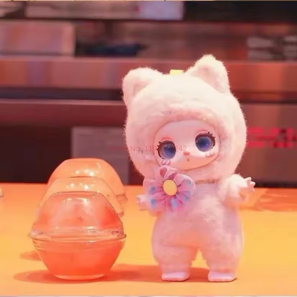 Liila’s Lucky Cat Version 1 Unopened Blind Box - Picture 6 of 12